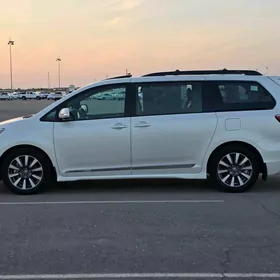 Toyota Sienna 2019