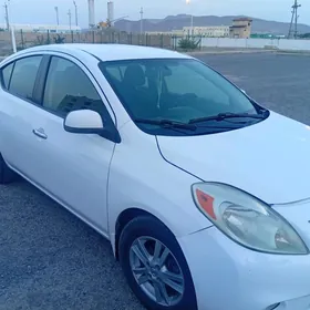 Nissan Versa 2012