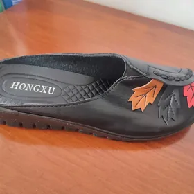ШЛЕПКИ КОЖАНЫЕ НОВЫЕ