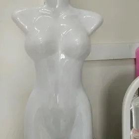 maniken mata un