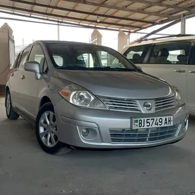 Nissan Versa 2011