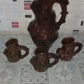 Кувшин , стаканы.