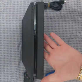 PlayStation 4 slim 1tb