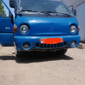 Hyundai H-1 1999