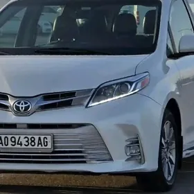 Toyota Sienna 2016