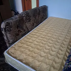 Двух спальный кровать