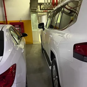 Toyota Land Cruiser 2023