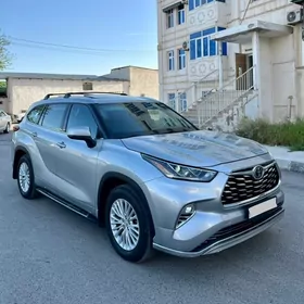 Toyota Highlander 2021