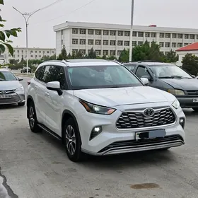 Toyota Highlander 2022