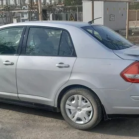 Nissan Versa 2008