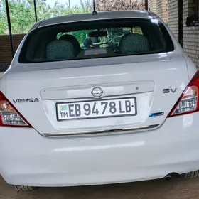 Nissan Versa 2012