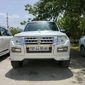 Mitsubishi Pajero 2014