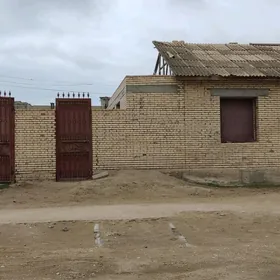 Недостроенный дом на 2 кв