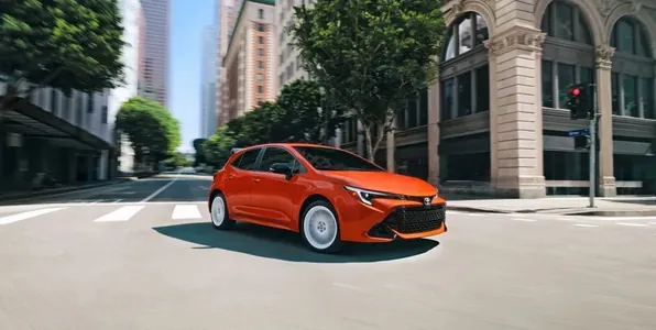Toyota 1987-nji ýylyň modelinden ylham alyp döreden  2026-njy ýylyň Corolla FX hetçbegini hödürledi