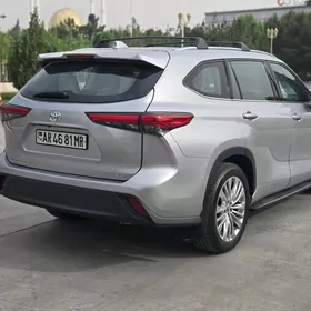Toyota Highlander 2021