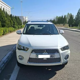 Mitsubishi Outlander 2011
