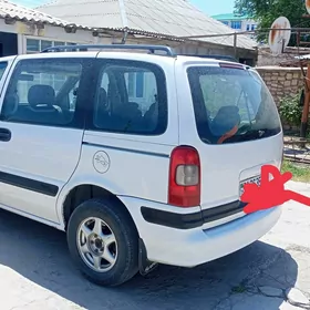 Opel Sintra 2000