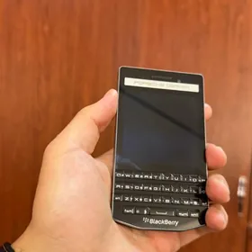 Blackberry P9983