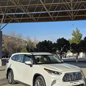Toyota Highlander 2021