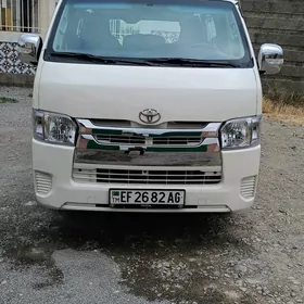 Toyota Hiace 2005