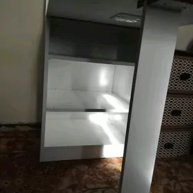 маникюрный стол