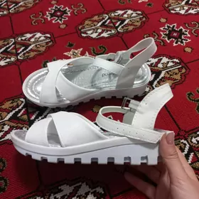 Босоножка