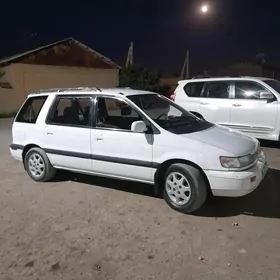 Mitsubishi Chariot 1993
