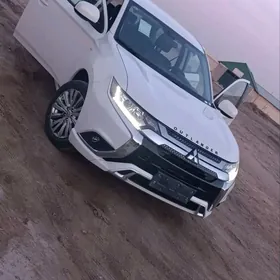 Mitsubishi Outlander 2022