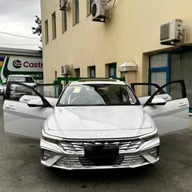Hyundai Elantra 2024