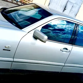 Mercedes-Benz E320 1997