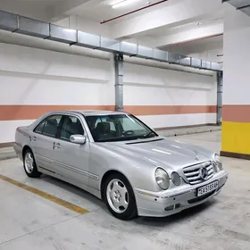 Mercedes-Benz E320 2000