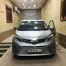 Toyota Sienna 2019