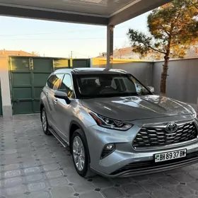 Toyota Highlander 2022