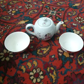 Чайник и пиалы
