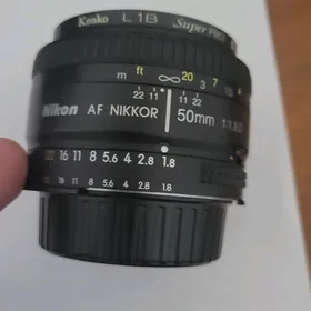 обектив Nikon