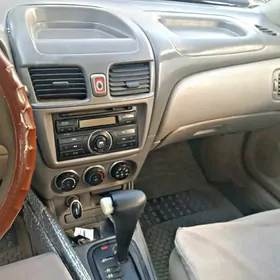 Nissan Sunny 2010
