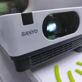 Проектор/Proektor Sanyo