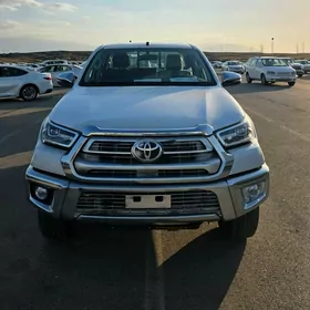 Toyota Hilux 2024