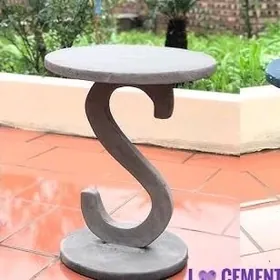 Betondan ýasalan stol