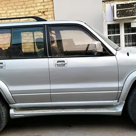 Isuzu Trooper 2000