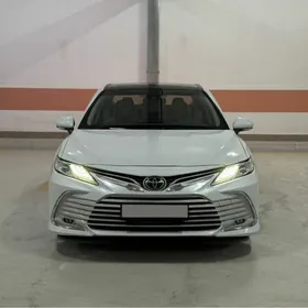 Toyota Camry 2021