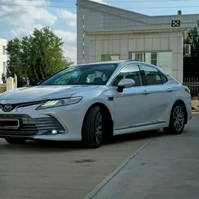 Toyota Camry 2021