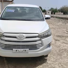 Toyota Innova 2020