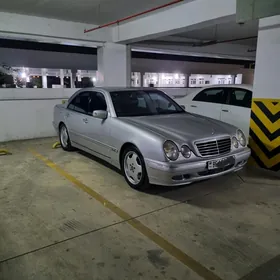 Mercedes-Benz E320 2001