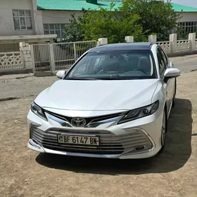 Toyota Camry 2021