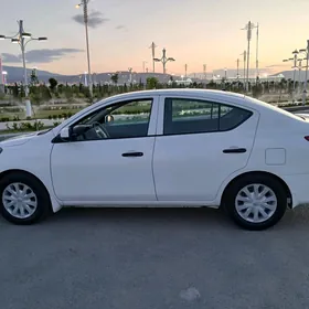 Nissan Versa 2015