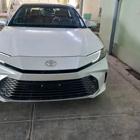 Toyota Camry 2025