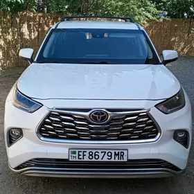 Toyota Highlander 2021