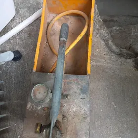 насос