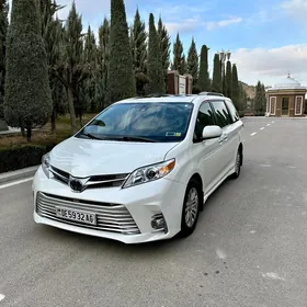 Toyota Sienna 2019